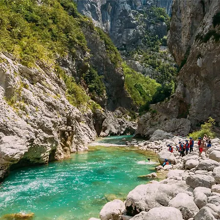 度假村 Camping Saint-Laurent-Du-Verdon 圣洛朗迪韦尔东