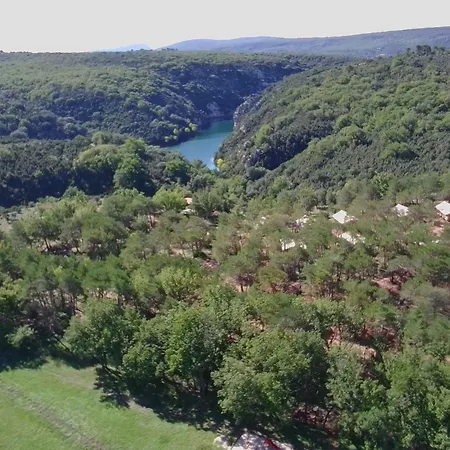 Camping Saint-Laurent-Du-Verdon 圣洛朗迪韦尔东